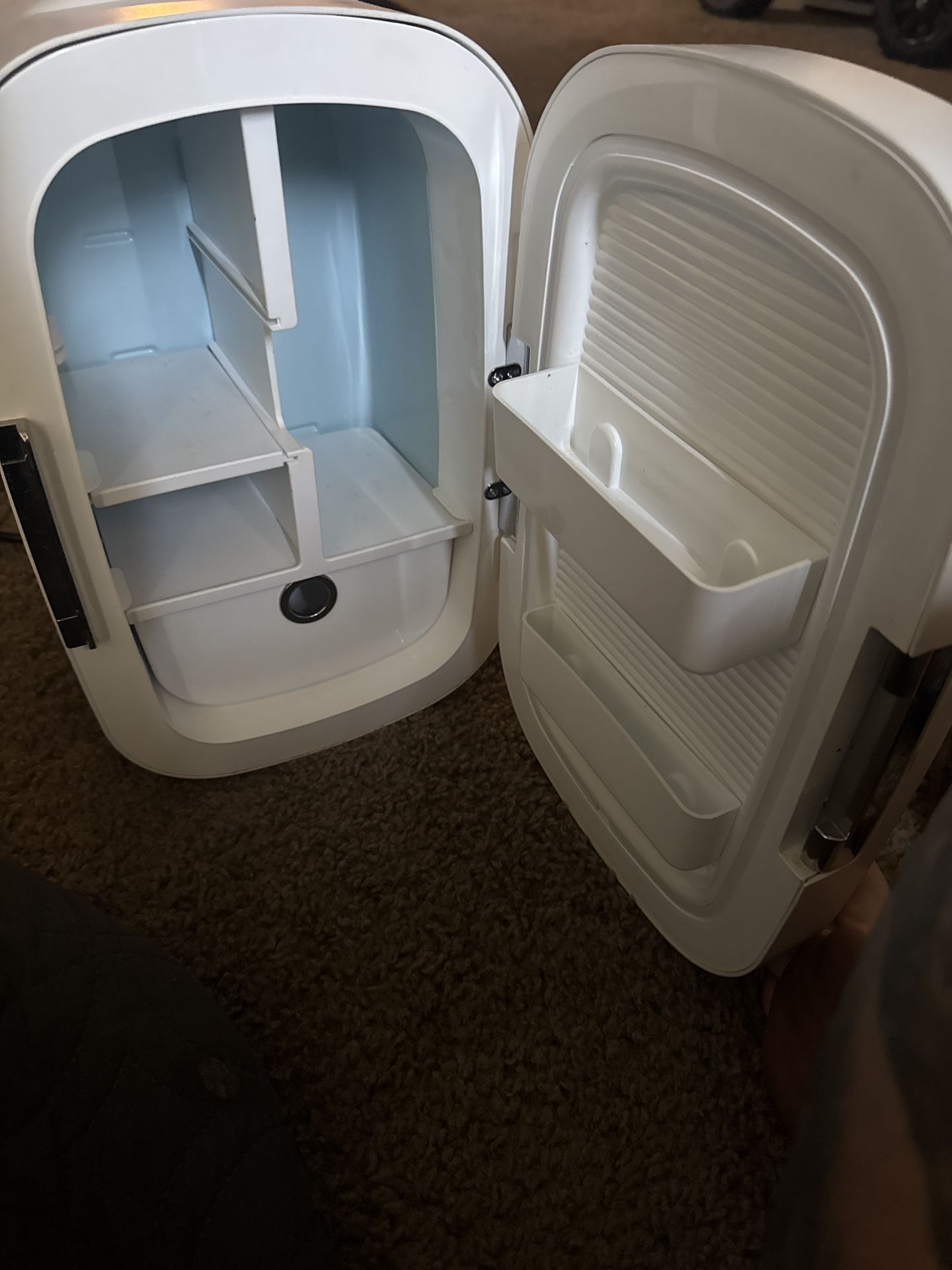 Mini Beauty Skincare Fridge w/ Mirror Door – Works Perfectly