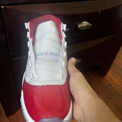 jordan’s 11 cherrys with box n laces