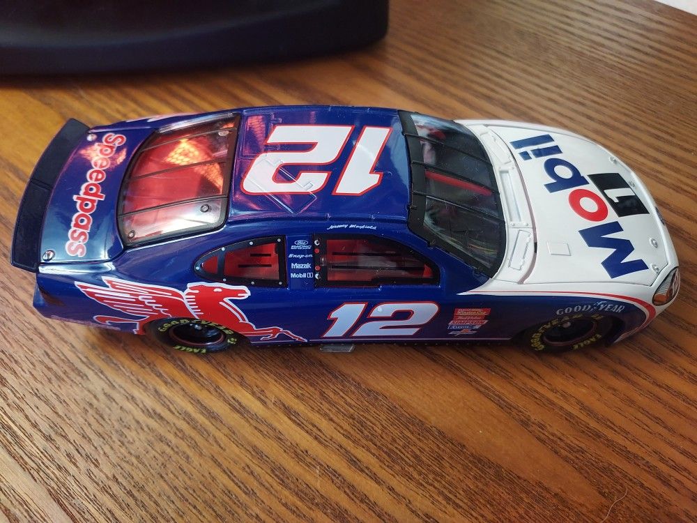 Collectible Nascar 1:24 Diecast Car