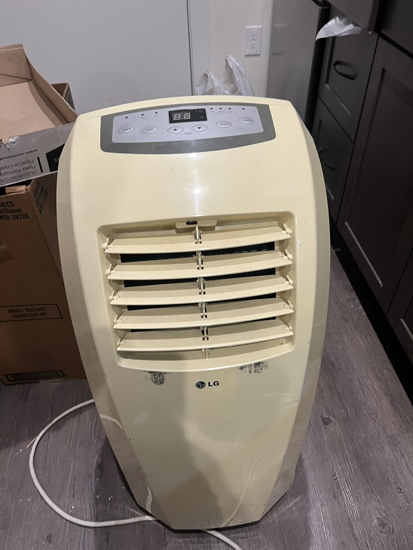 LG AC Air Conditioner Works Great