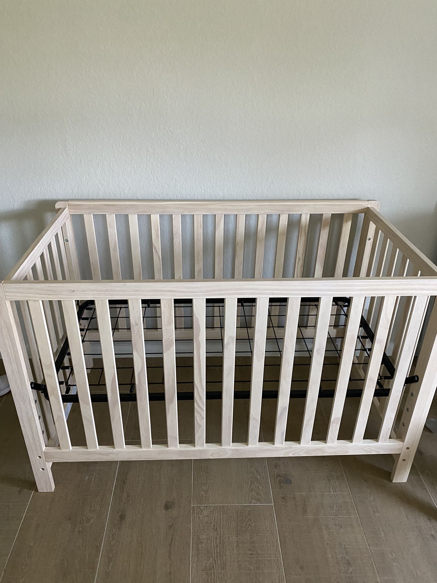 4-in-1 Low-Profile Convertible Crib