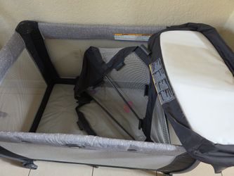 Play Pen / pack and play