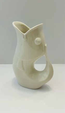 Fish pitcher
