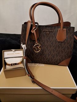 New mickael kors purse with bracelet