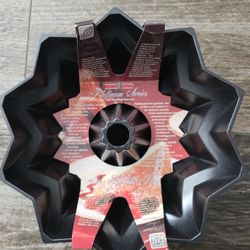 Nordic Ware Star Bundt Pan Cast Aluminum 
