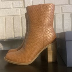 Universal Thread Tan Heel Boots