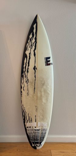 6’8 surfboard, rounded pin, + fins & bag