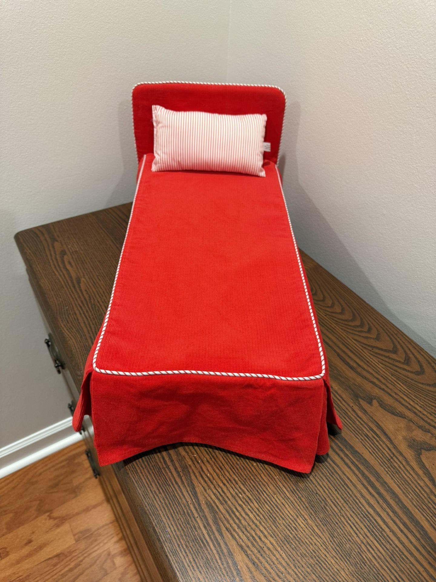 American Girl Doll Molly Bed With Bed Spread, Mattress And Pillow