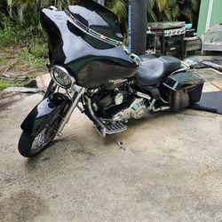 06 Harley Street Glide Low Miles