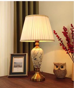 Elegant White Magnolia Ceramic Table Lamp – Vintage Style 22”