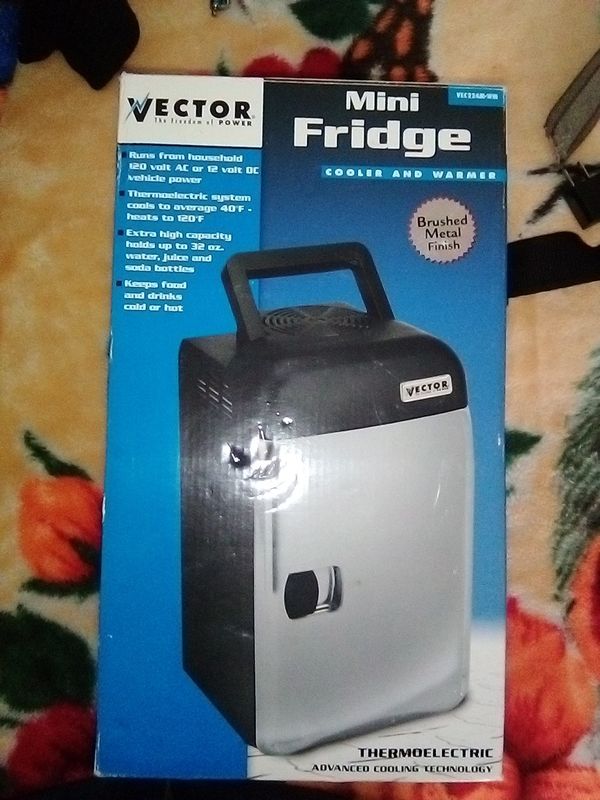 Vector mini fridge cooler and warmer for Sale in Chino, CA