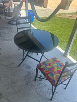 Small dinner table very good condition