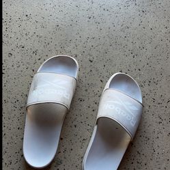 Price Drop! Reebok Slides Size 11