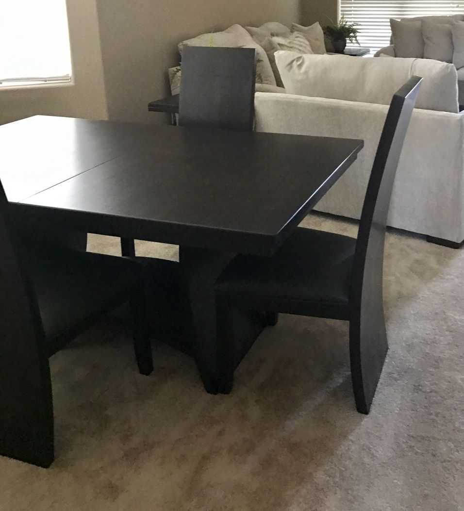 Kitchen table /Dining set (W/ Leaf ) 4 Chairs