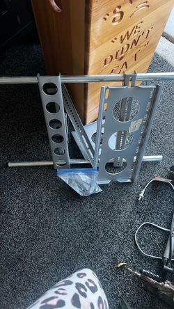 Tilt & Swivel Universal TV Mount
