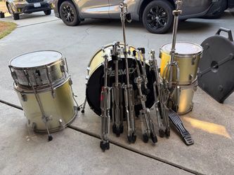Peavey full drum set