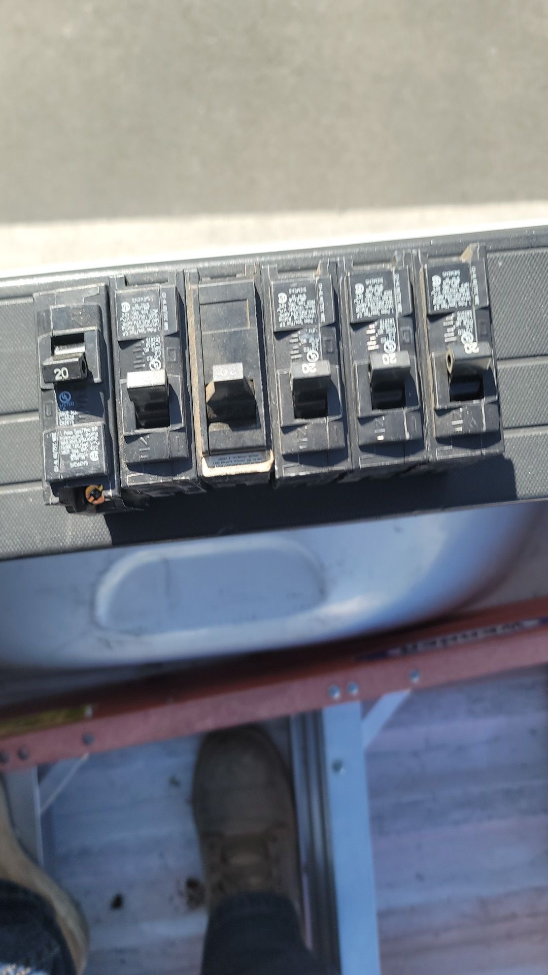 6- 20 amp breakers for seimens qp panel