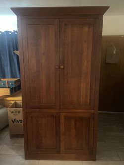 Ethan Allen Armoire/ Media Center