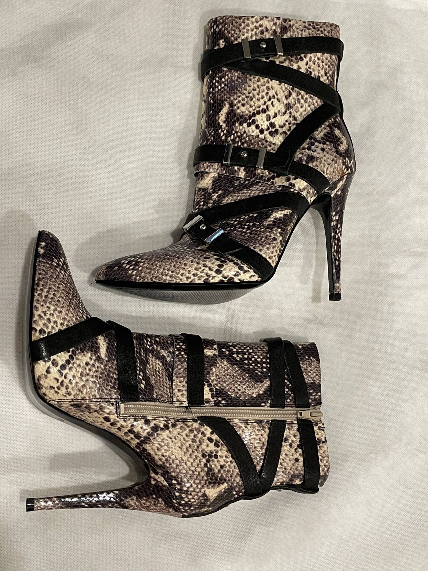 GUESS Snake print And Black Strap Boots