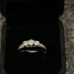 10KT White Gold Diamond Ring 