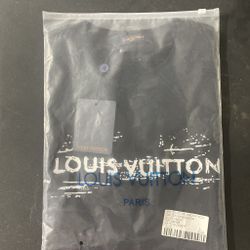 Lv / Black Logo Tee Shirt Never Been Worn/Large Men