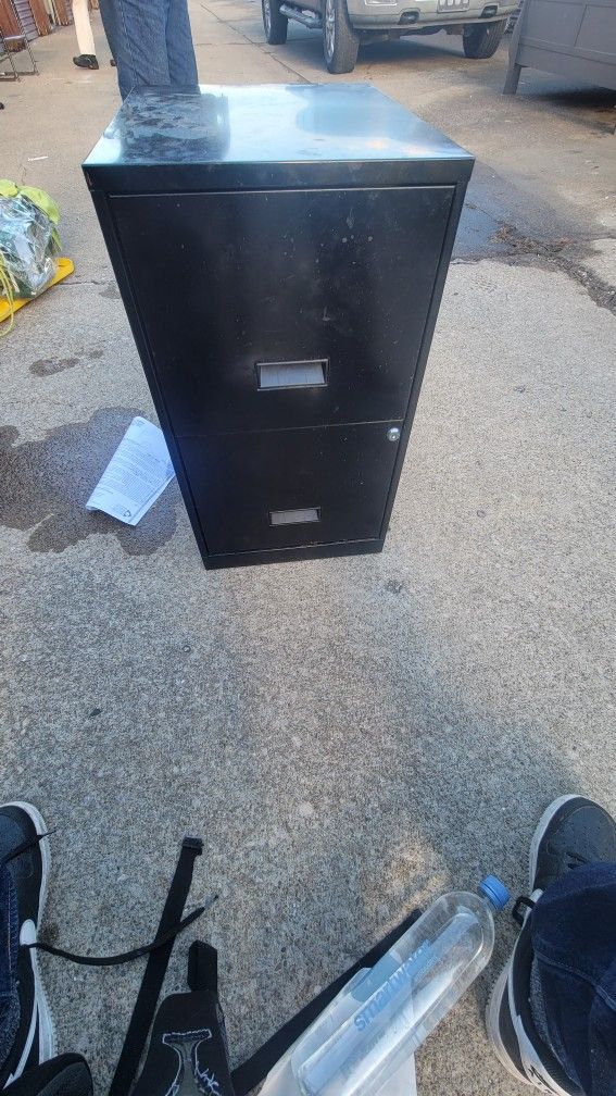 Solid file cabinet