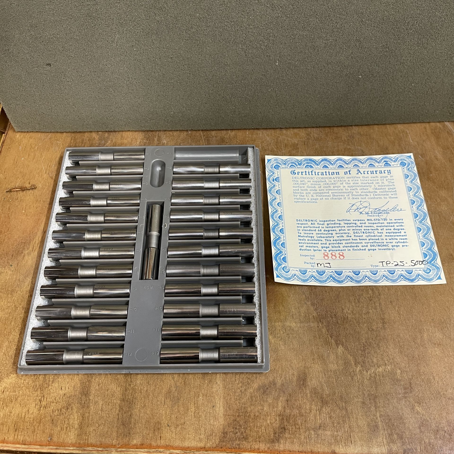 Deltronic TP25 Inspection Plug Gage Set .0001 Inch, Range .4988"-.5012", Machinist