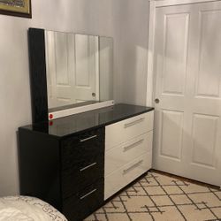 Selling A dresser For $500 