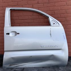 Door Toyota Tacoma 2005-15 RH