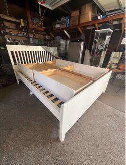 Queen Bed Frame w/ 4 Drawers