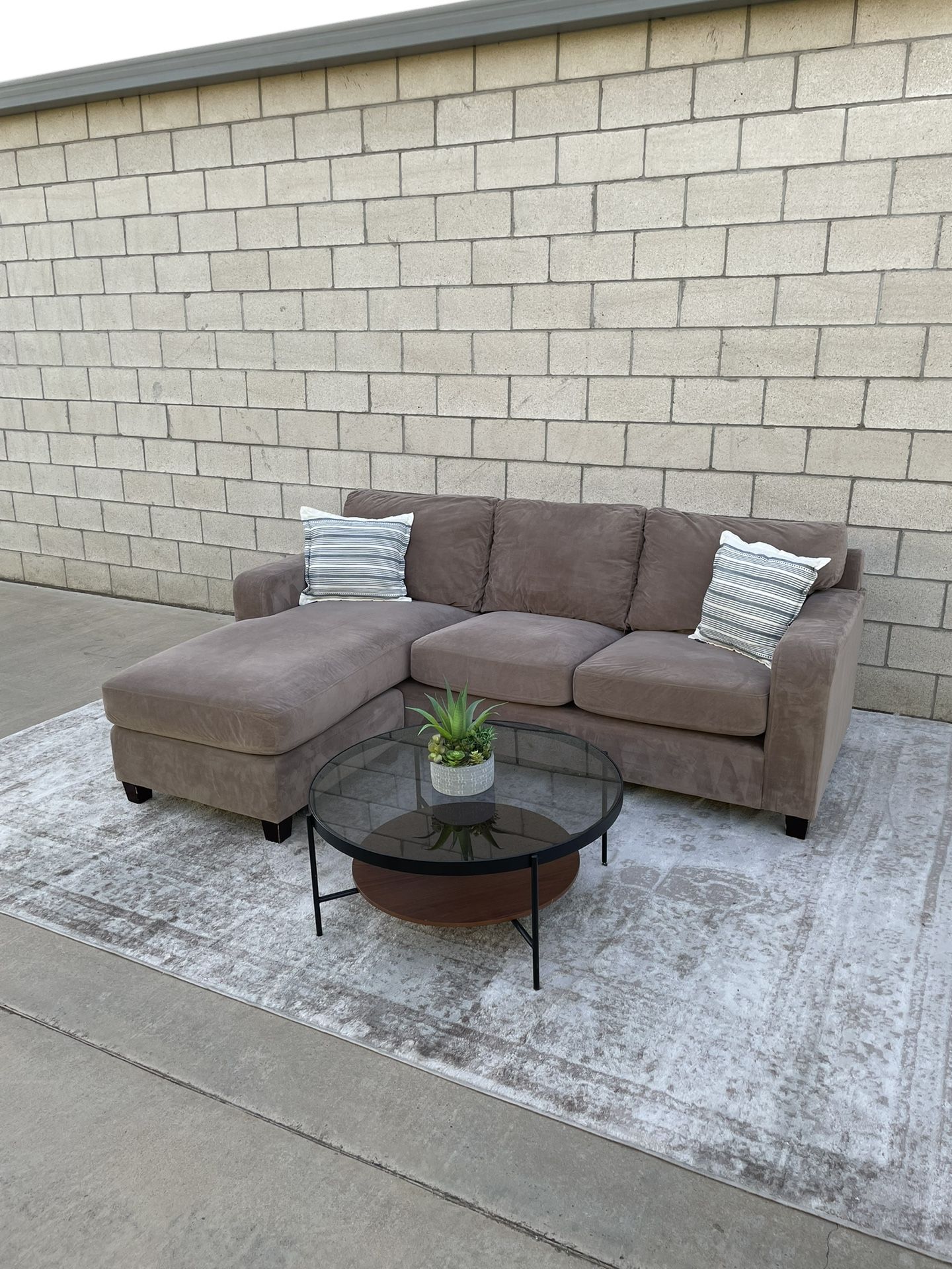 *Free Delivery* Costco Sectional w/ Reversible Chaise
