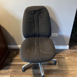 Gray Cushioned Office Desk Chair - Adjustable Height And Rolling 