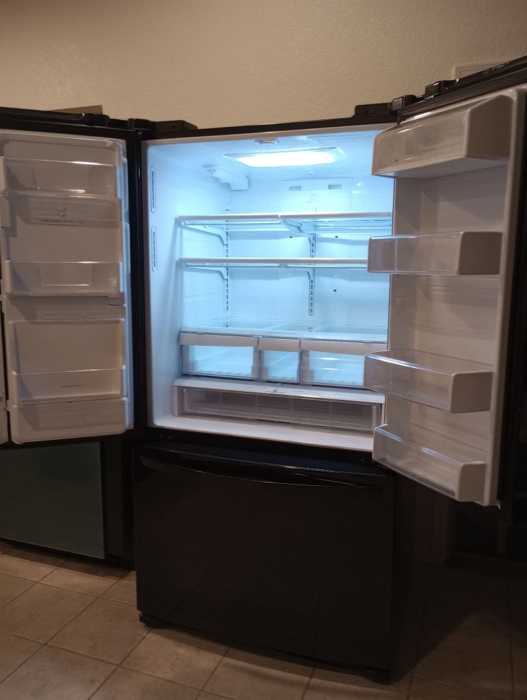 French Door Refrigerator with Ice Maker