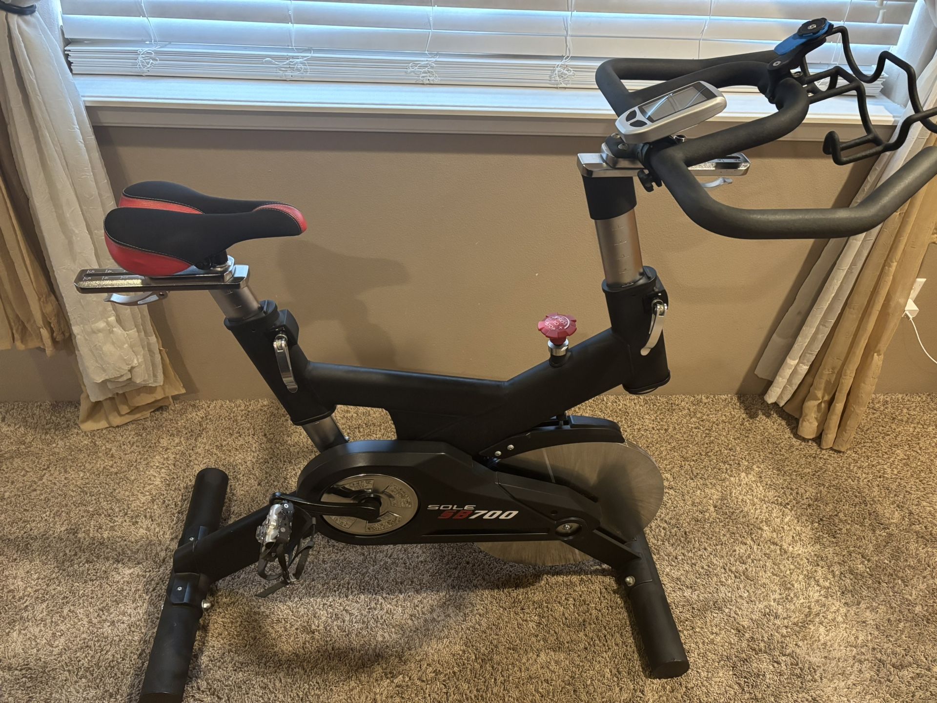 SOLE SB 700 Indoor Bike
