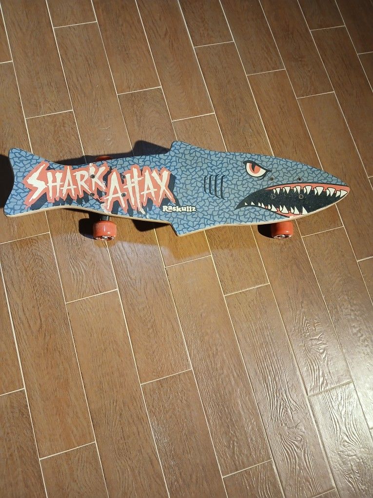 RASKULLZ SHARK ATTAX SKATEBOARD