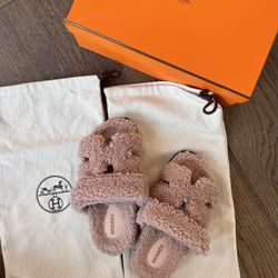 Hermes CHYPRE Woolskin Shearling Sandals Bois De Santal, 35.5 Dusty Rose Pink