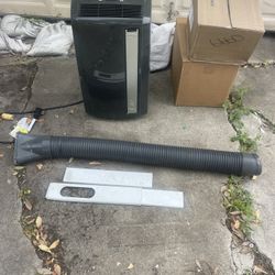 Heater  And Ac Unit. BTU 12500 Brand   Delonghi See Pics Only 60 Bucks Great Deal