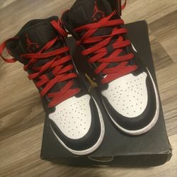 5.5Y Nike Mid 1