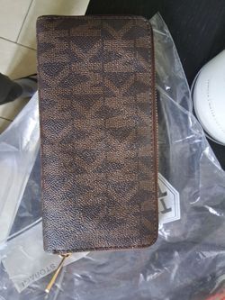 MK WALLET BROWN NEW HAS AUTHENTICATION TAG INSIDE