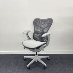 HERMAN MILLER MIRRA CHAIR FULLY LOADED 🔥🔥BRAND NEW SEAT PAN🔥🔥LUMBAR SUPPORT,FRONT FLEX SEAT DELIVERY AVAILABLE 