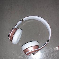 Rose Gold Beats Solo 3’s