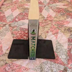 2 Black Metal Bookends