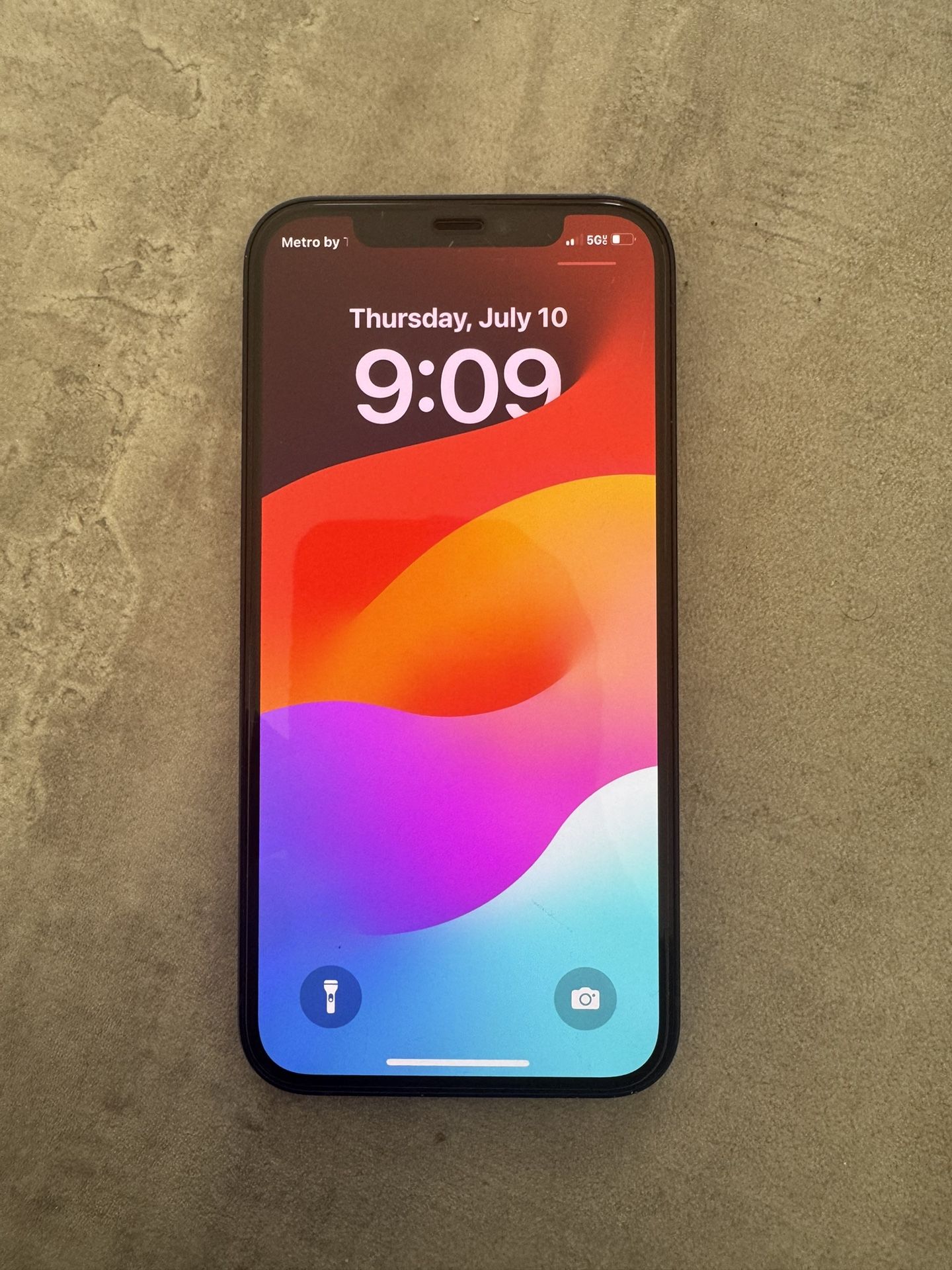 iPhone 12 (64GB)
