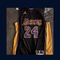 Kobe Bryant Jersey Size Large 