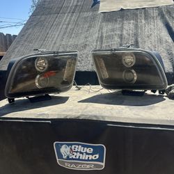 Used 2006 Ford Mustang Headlights