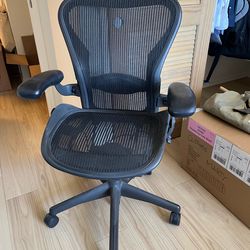 Herman Miller Aeron Chair Size B