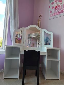 Girls' Vanity