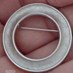 Vtg.CROWNED TRIFARI SILVER TONE BRUSHED FINISH PIN