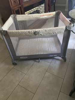 Graco play pen