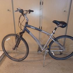 TREK Navigator 2.0 Mountain Bike